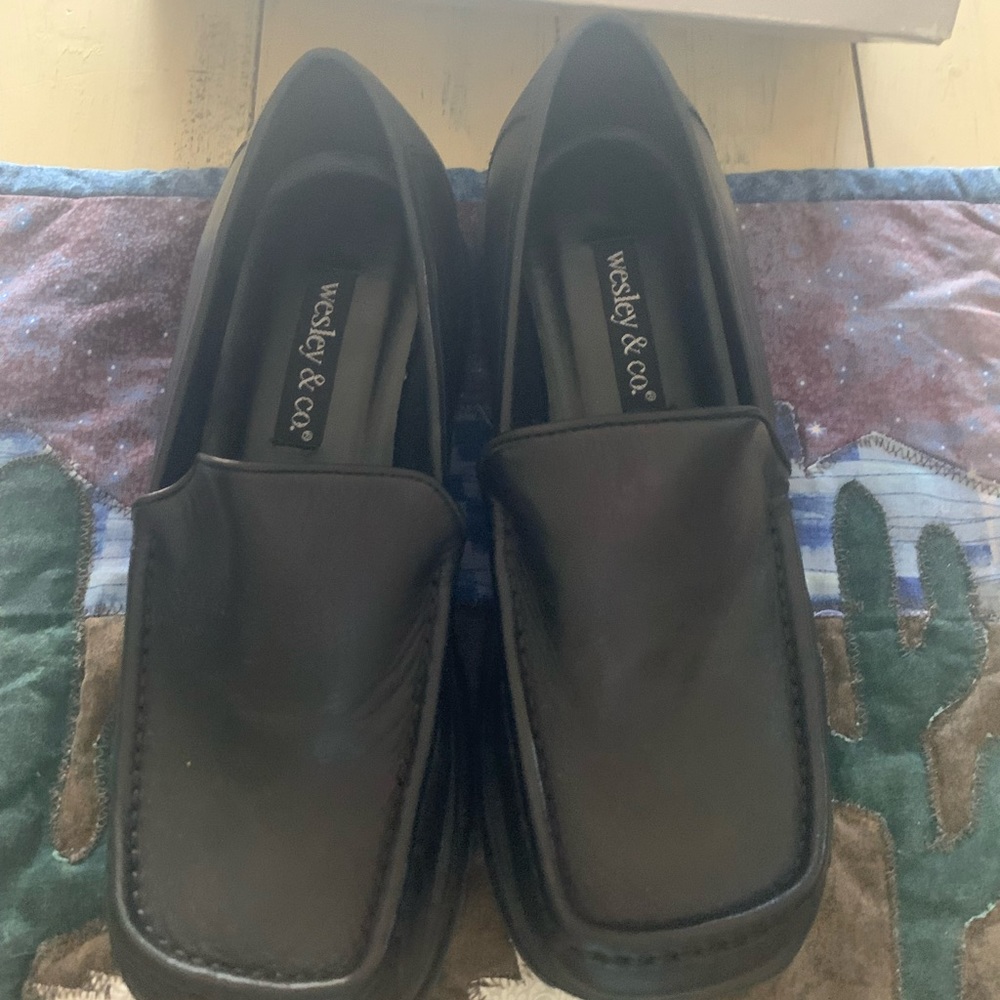 New Wesley & Co black slip on shoe size 7